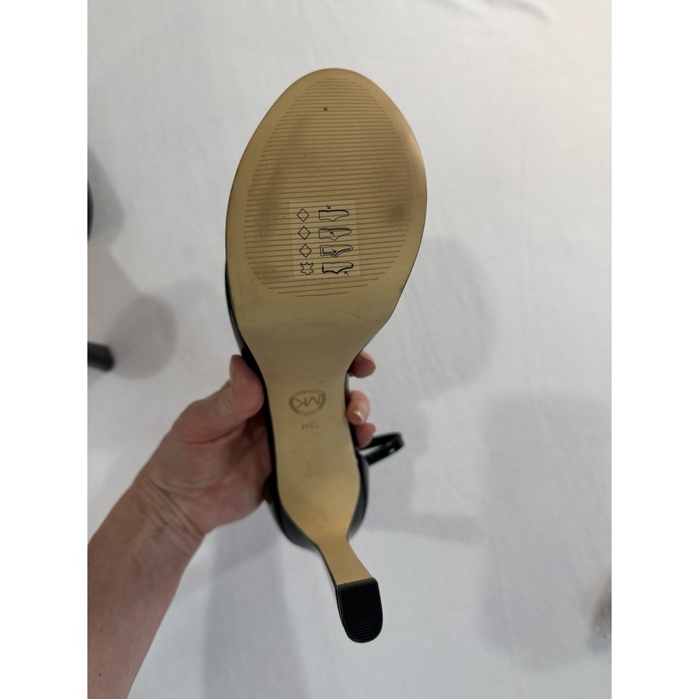 the Michael Kors Martina Patent Leather Peep-Toe Platform Pump. Size 7.5 - Picture 5 of 13